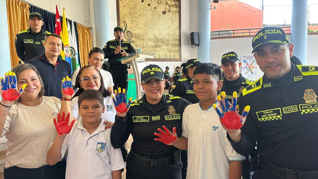 Bucaramanga se levanta y se pinta la mano de rojo