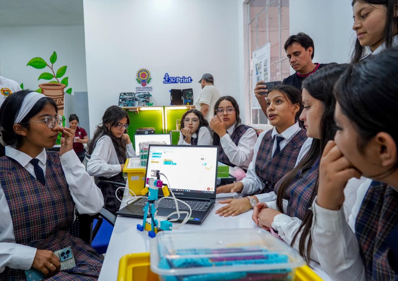 Los mejor en tecnología formativa llegó a los colegios públicos de Charalá
