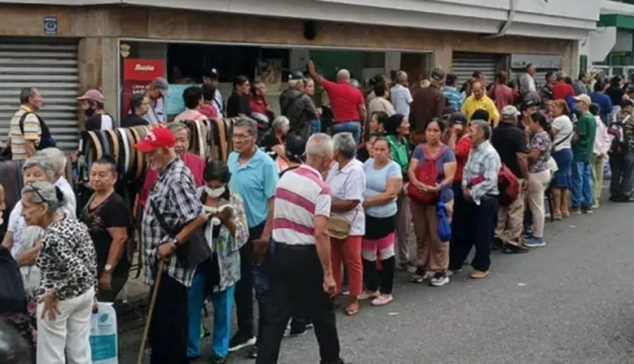 Filas para reclamar subsidios se acaban para los adultos mayores imagen de la publicación